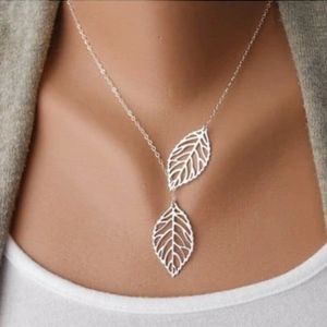 Double Leaf Delicate Necklace Silver